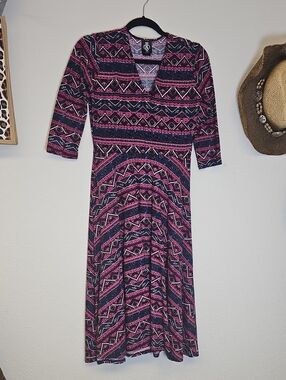 Agnes & Dora Pink & Black Geometric V‑Neck Midi Dress